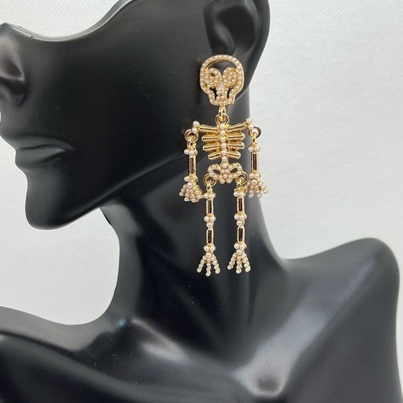 EARRINGS! HALLOWEEN! Betsey Johnson Jointed Skeleton Mini Pearl and Gold BNWT - Picture 6 of 6